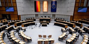 Das Bild zeigt den Plenarsaal des Berliner Abgeordnetenhauses