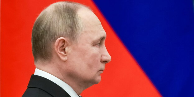 Wladimir Putin im Profil fotografiert während einer Feier zur Präsidentschaftswahl
